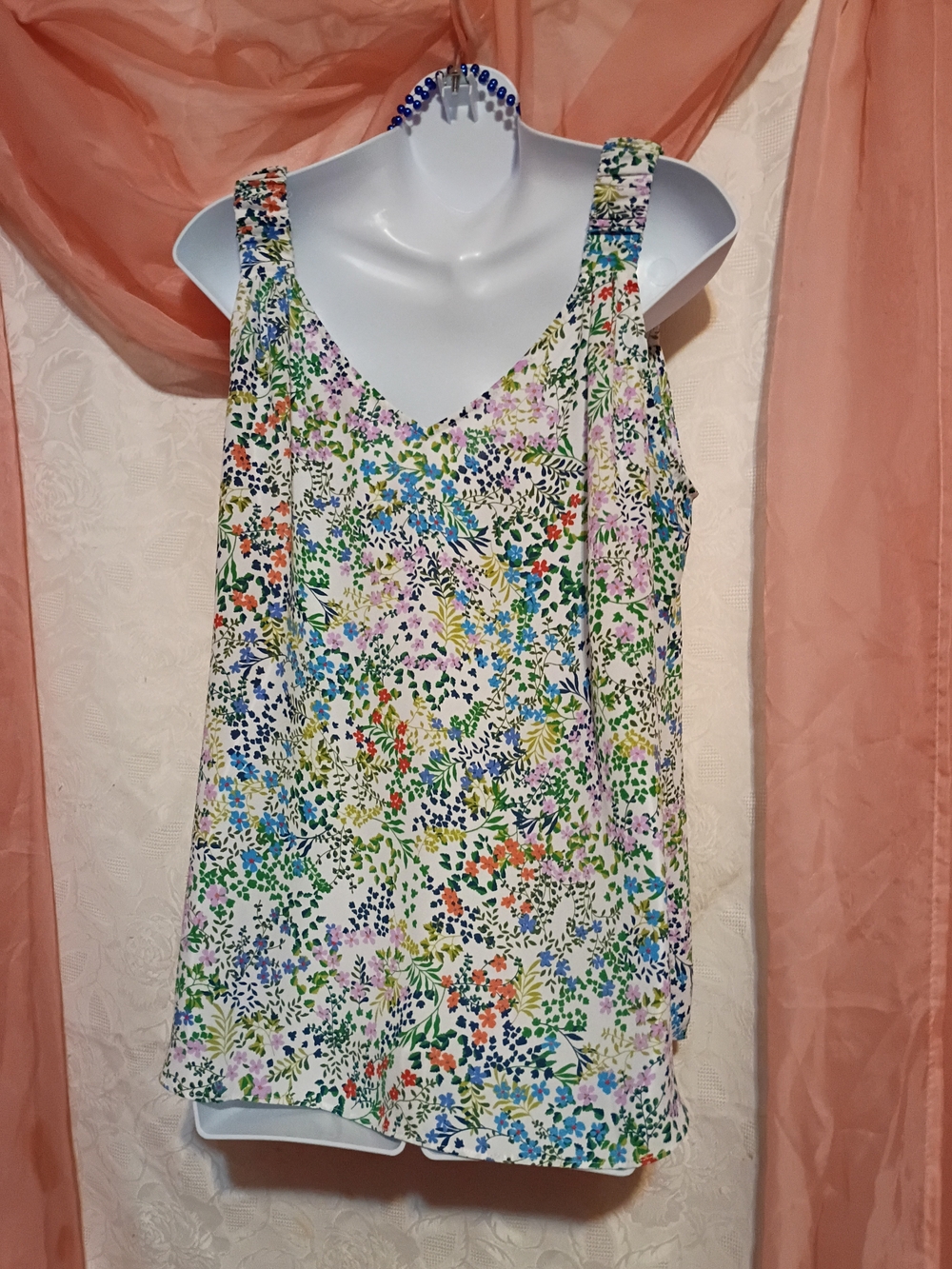 🛍️ BUNDLE ONLY🛍️CAbi White Multi Floral V-Neck Tank Top - Picture 4 of 7